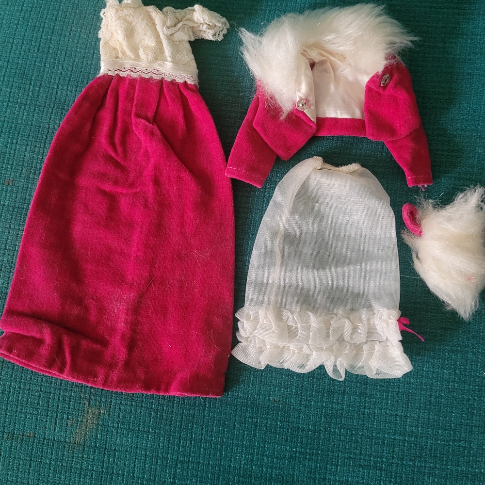 Barbie Pink Bodysuit and Assorted Dress Sets - Picture 4 of 7